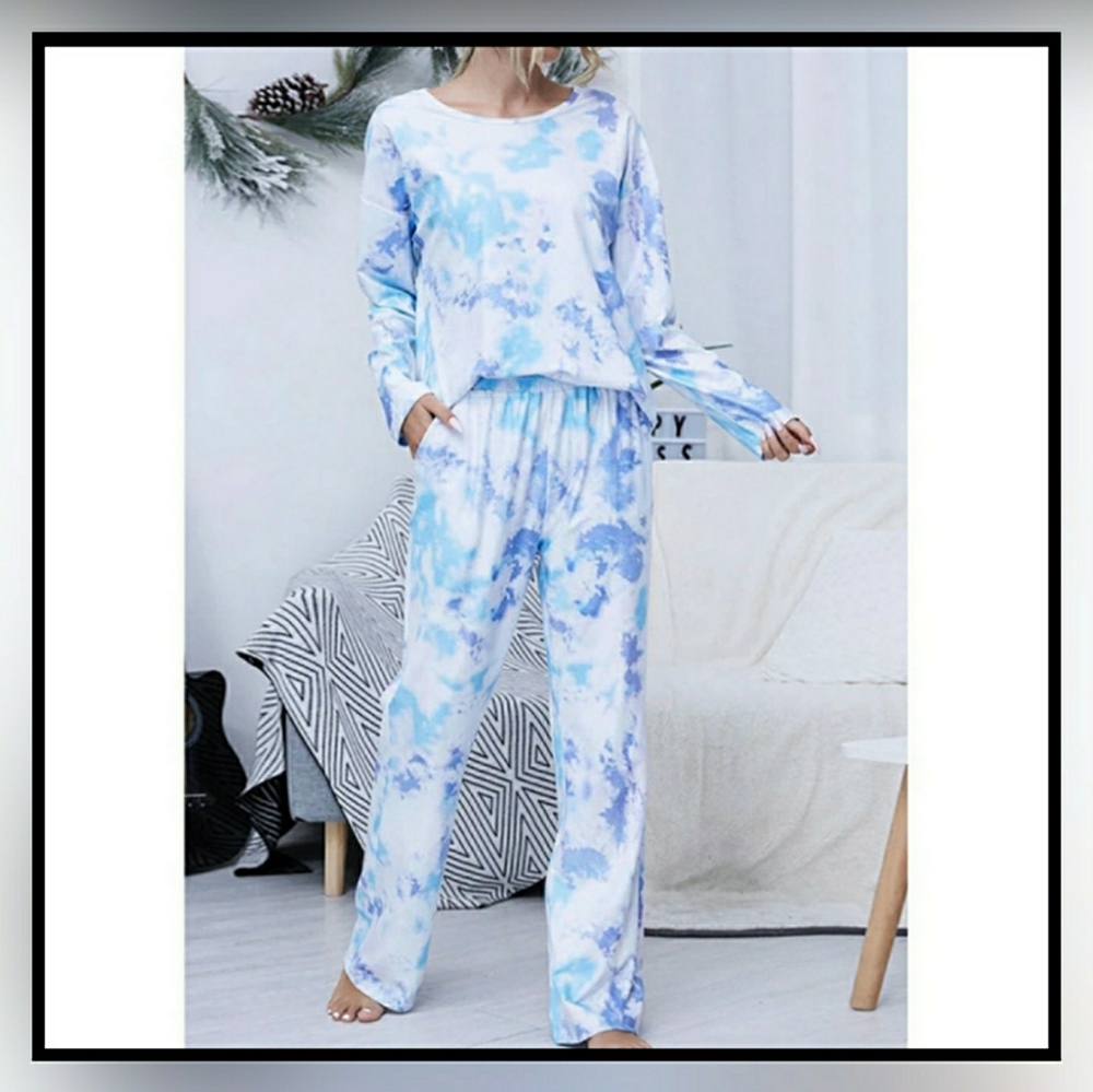 ‼️CLEARANCE PRICE FIRM‼️Two Piece Tye Dye Lounge Set💙 - Picture 2 of 3
